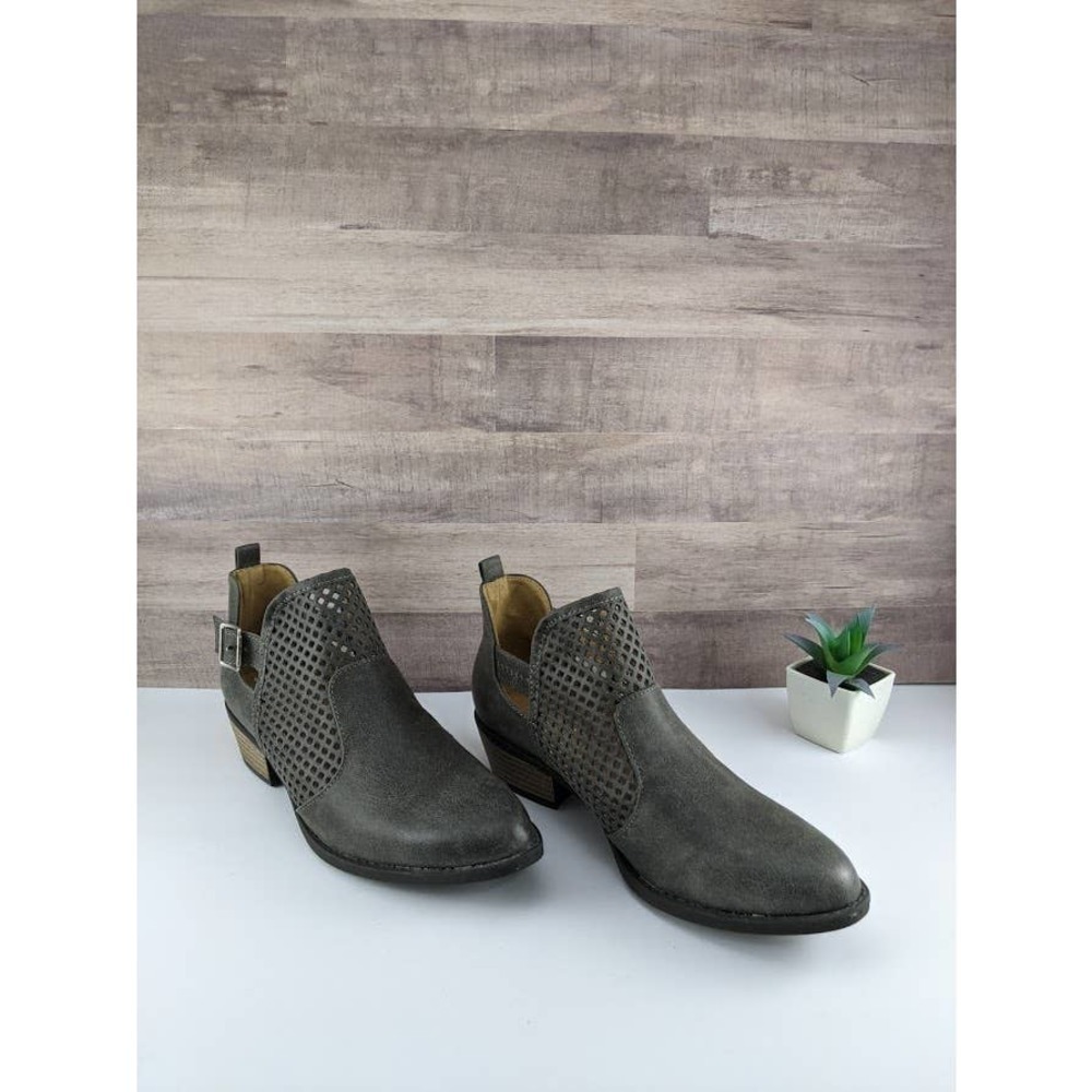 NWOT Leather Perforated Western Booties